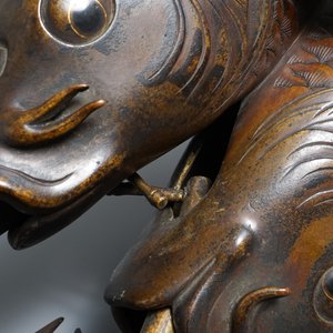 A Japanese bronze group depicting two koi fish, Meiji, 19th C. — 照片 8