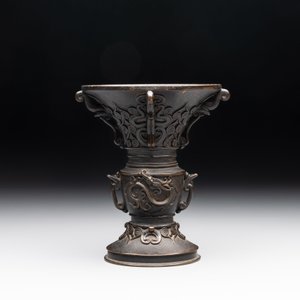 A Japanese bronze 'gu' vase with 'chilong' design, Edo, 18th C. — photo 2