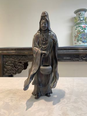 A Japanese bronze Kannon, Meiji, 19/20th C. — photo 2