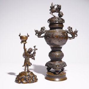 A Japanese bronze koro on foot and a figurative incense burner, Meiji/Taisho, 19/20th C. — 照片 1