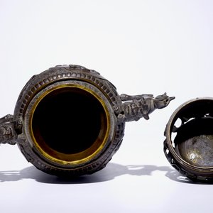 A Japanese bronze koro on foot and a figurative incense burner, Meiji/Taisho, 19/20th C. — 照片 6