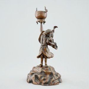 A Japanese bronze koro on foot and a figurative incense burner, Meiji/Taisho, 19/20th C. — 照片 9