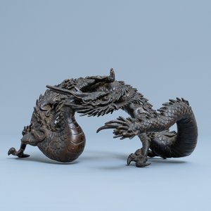 A Japanese bronze model of a dragon, Meiji, 19th C. — photo 2