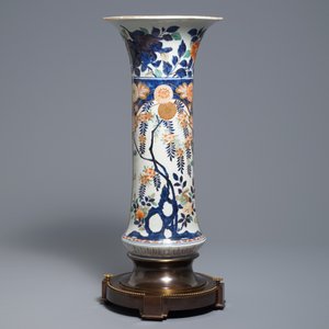 A Japanese bronze-mounted Imari beaker vase, Edo, 17th C. — photo 3