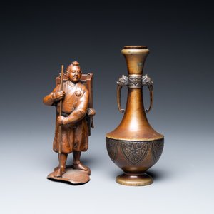 A Japanese bronze okimono and a vase, Meiji, 19th C. — 照片 2