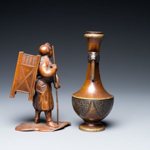A Japanese bronze okimono and a vase, Meiji, 19th C. — 照片 5