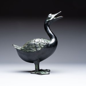 A Japanese bronze okimono of a goose, 20th C. — photo 4