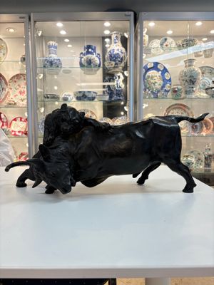 A Japanese bronze okimono of a tiger and a bull, signed Sano Takachika 佐野隆親, Meiji, 19th C. — photo 1