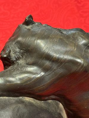 A Japanese bronze okimono of a tiger and a bull, signed Sano Takachika 佐野隆親, Meiji, 19th C. — photo 12