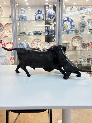 A Japanese bronze okimono of a tiger and a bull, signed Sano Takachika 佐野隆親, Meiji, 19th C. — photo 3