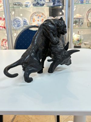 A Japanese bronze okimono of a tiger and a bull, signed Sano Takachika 佐野隆親, Meiji, 19th C. — photo 4
