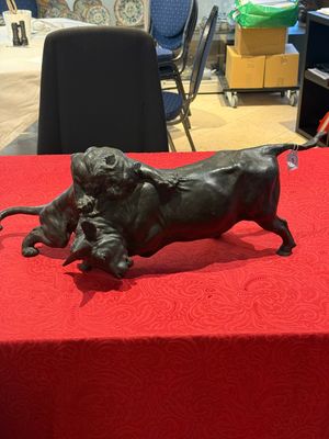 A Japanese bronze okimono of a tiger and a bull, signed Sano Takachika 佐野隆親, Meiji, 19th C. — photo 7