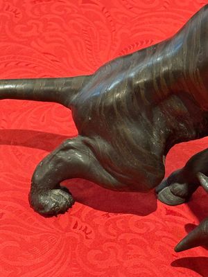 A Japanese bronze okimono of a tiger and a bull, signed Sano Takachika 佐野隆親, Meiji, 19th C. — photo 8