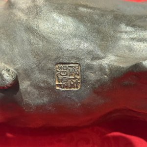 A Japanese bronze okimono of a tiger and a bull, signed Sano Takachika 佐野隆親, Meiji, 19th C. — photo 13