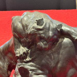 A Japanese bronze okimono of a tiger and a bull, signed Sano Takachika 佐野隆親, Meiji, 19th C. — photo 7