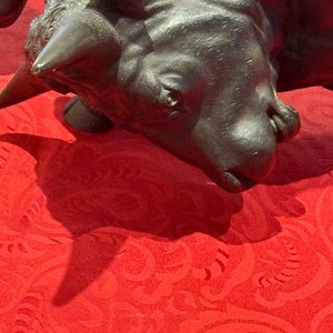 A Japanese bronze okimono of a tiger and a bull, signed Sano Takachika 佐野隆親, Meiji, 19th C. — photo 8