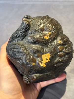 A Japanese bronze okimono with three monkeys, Yoshinobu seal mark, Meiji period — 照片 12