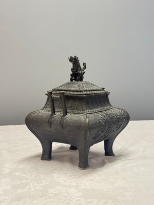 A Japanese bronze 'Phoenix' square incense burner and cover with shishi finial — 照片 2