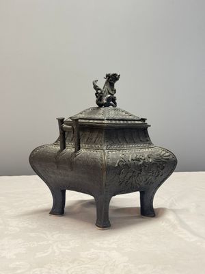 A Japanese bronze 'Phoenix' square incense burner and cover with shishi finial — 照片 4