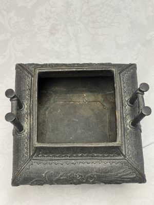 A Japanese bronze 'Phoenix' square incense burner and cover with shishi finial — 照片 9