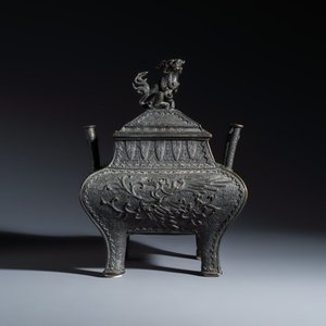 A Japanese bronze 'Phoenix' square incense burner and cover with shishi finial — 照片 2