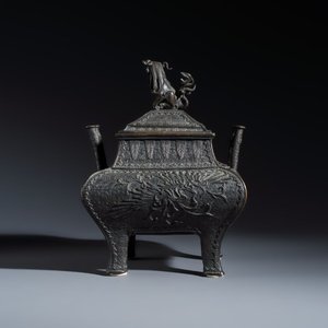 A Japanese bronze 'Phoenix' square incense burner and cover with shishi finial — 照片 4