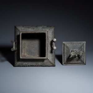 A Japanese bronze 'Phoenix' square incense burner and cover with shishi finial — 照片 6