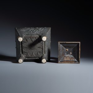 A Japanese bronze 'Phoenix' square incense burner and cover with shishi finial — 照片 7
