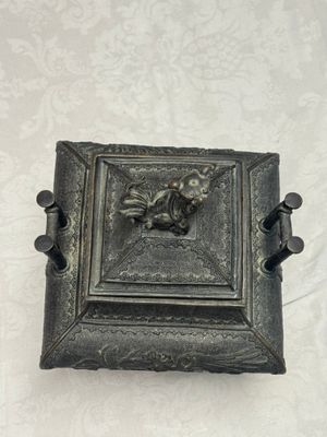 A Japanese bronze 'Phoenix' square incense burner and cover with shishi finial — foto 13