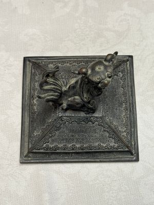 A Japanese bronze 'Phoenix' square incense burner and cover with shishi finial — foto 14
