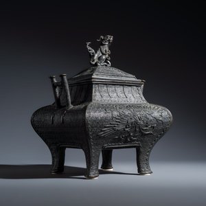 A Japanese bronze 'Phoenix' square incense burner and cover with shishi finial — foto 1