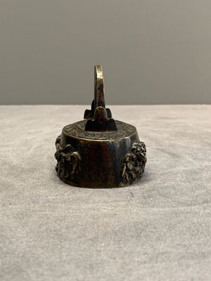 A Japanese bronze 'shishi lions' water dropper, Meiji, 19th C. — photo 2