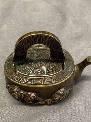 A Japanese bronze 'shishi lions' water dropper, Meiji, 19th C. — photo 5