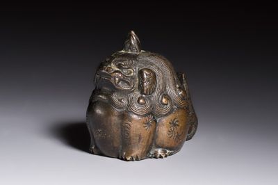 A Japanese bronze 'Shishi' paperweight, Meiji, 19th C.