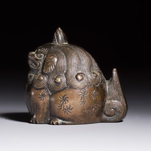 A Japanese bronze 'Shishi' paperweight, Meiji, 19th C. — photo 3