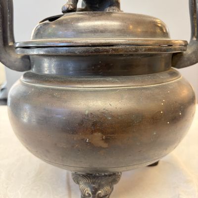 A Japanese bronze tripod censer with handles and cover — photo 5