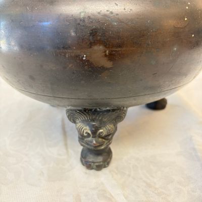 A Japanese bronze tripod censer with handles and cover — photo 6