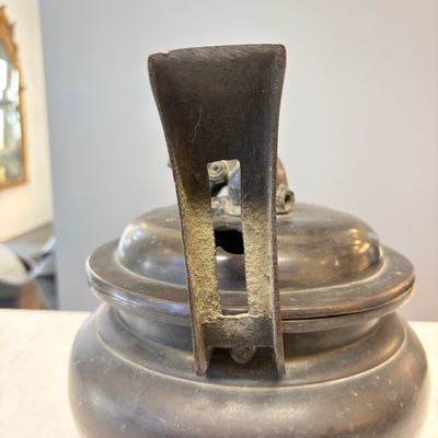 A Japanese bronze tripod censer with handles and cover — photo 8