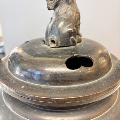 A Japanese bronze tripod censer with handles and cover — photo 12