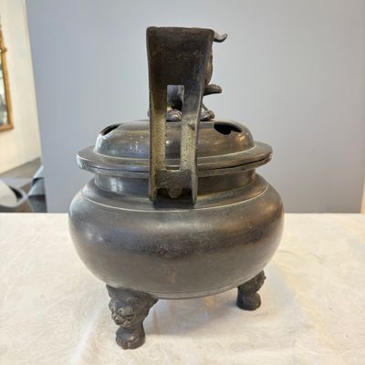 A Japanese bronze tripod censer with handles and cover — photo 16