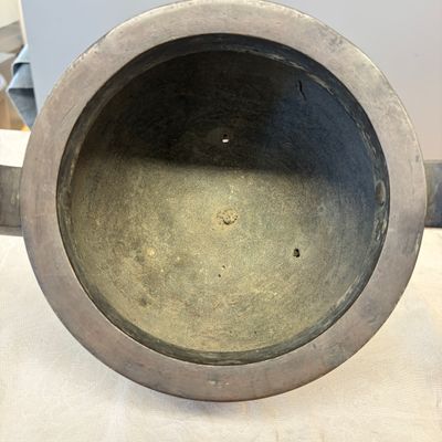 A Japanese bronze tripod censer with handles and cover — photo 19