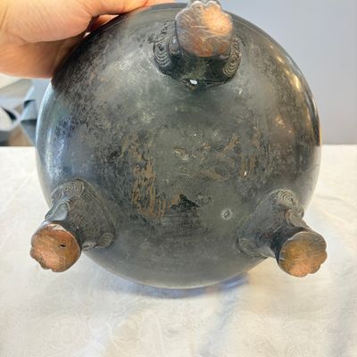 A Japanese bronze tripod censer with handles and cover — photo 20