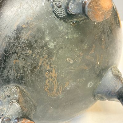 A Japanese bronze tripod censer with handles and cover — photo 21