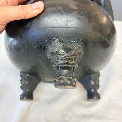A Japanese bronze tripod censer with handles and cover — photo 22