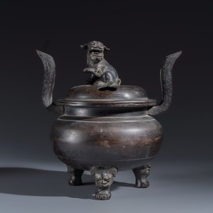 A Japanese bronze tripod censer with handles and cover — photo 1