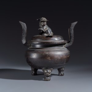 A Japanese bronze tripod censer with handles and cover — photo 2