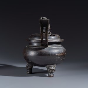 A Japanese bronze tripod censer with handles and cover — photo 3