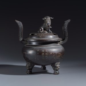 A Japanese bronze tripod censer with handles and cover — photo 4
