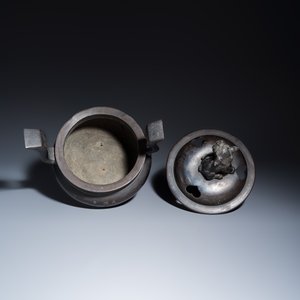 A Japanese bronze tripod censer with handles and cover — photo 6