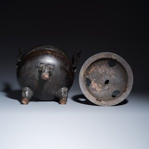 A Japanese bronze tripod censer with handles and cover — photo 7